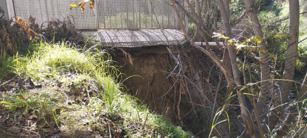 Καταρρέουν τα πρανή του ρέματος Γιαμπουρλά – Αυτοψία της Κοινωνίας Βήμα