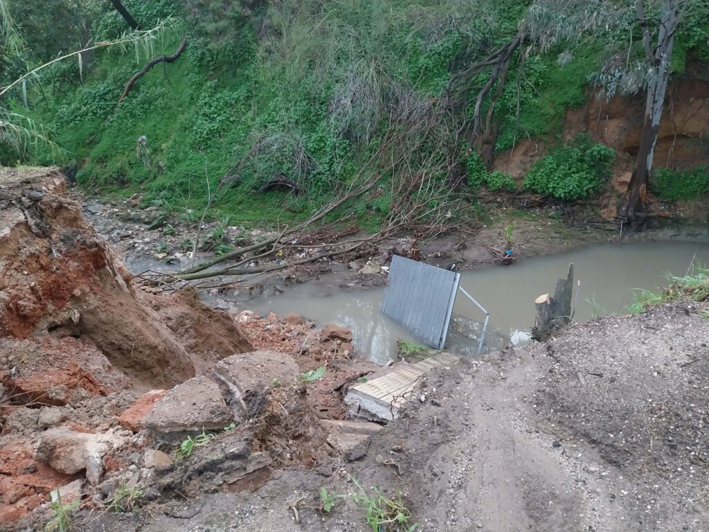 Νέα Φιλαδέλφεια Ρέμα Γιαμπουρλά : Οι προειδοποιήσεις αγνοήθηκαν – τα πρανή κατέρρευσαν